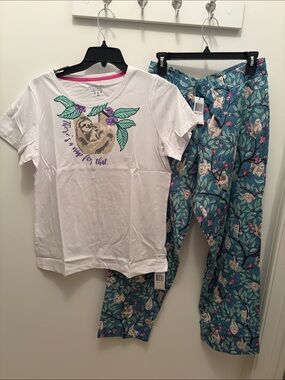 NWT Vera Bradley Two piece Pajama Set in Hanging Around Sloth Pattern